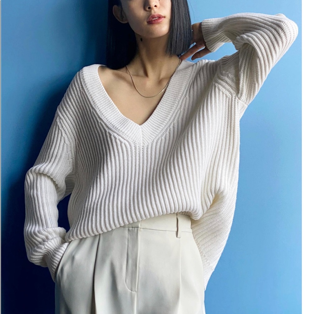Aritzia - Babaton | Womens V-neck Merino Wool Sweater Avorio | XS / S